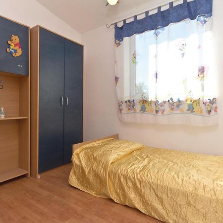 3 Bedroom Gorgeous Apartment In Marčana Εξωτερικό φωτογραφία
