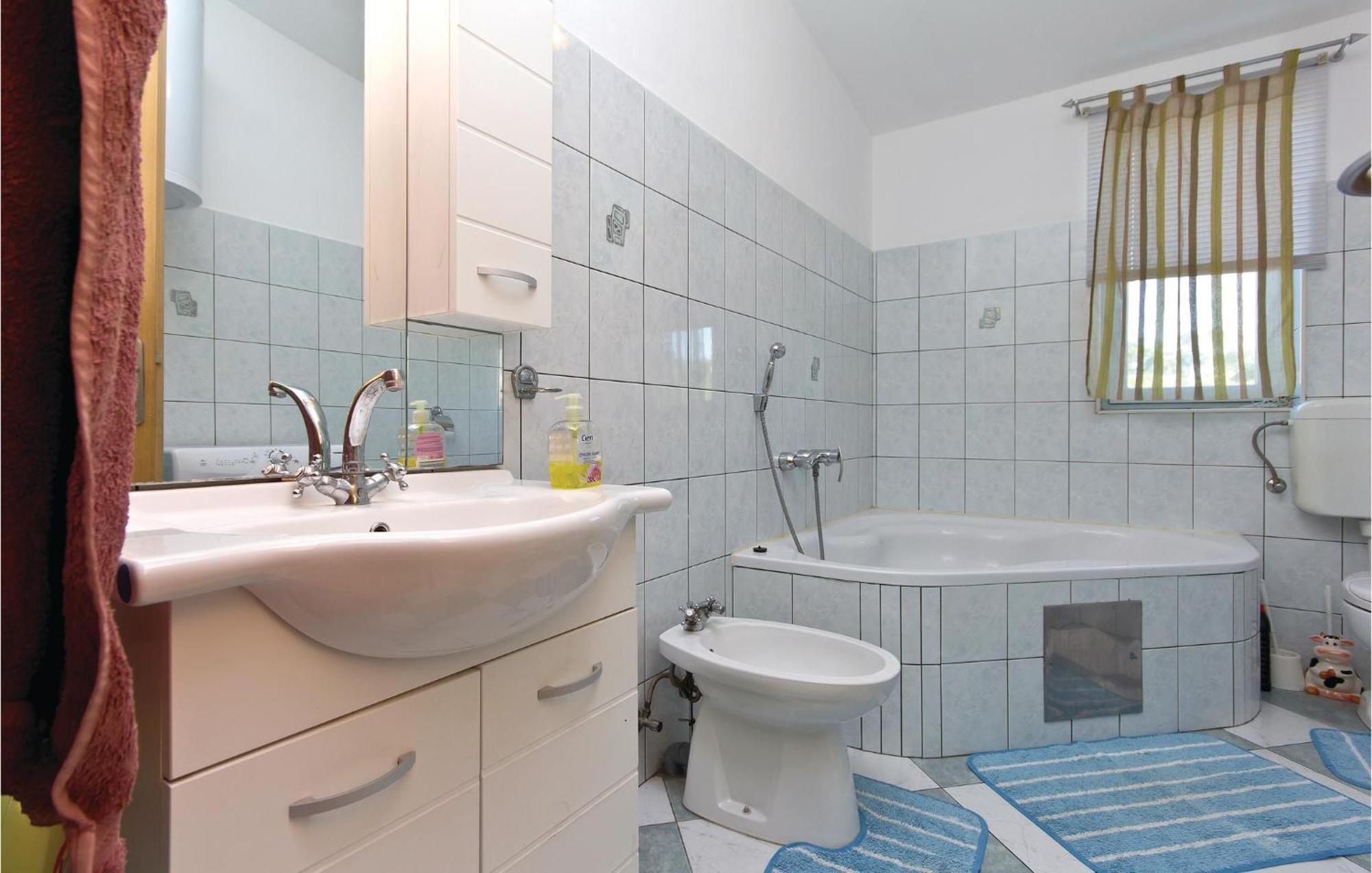 3 Bedroom Gorgeous Apartment In Marčana Εξωτερικό φωτογραφία