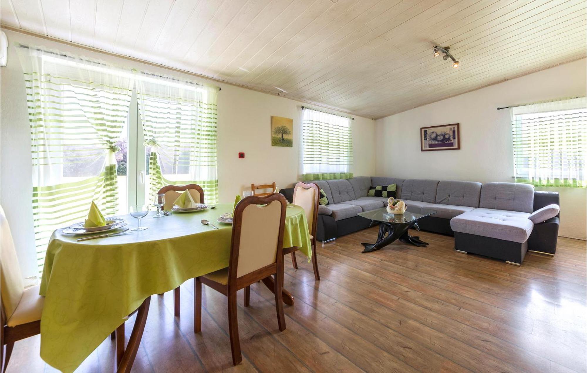 3 Bedroom Gorgeous Apartment In Marčana Εξωτερικό φωτογραφία