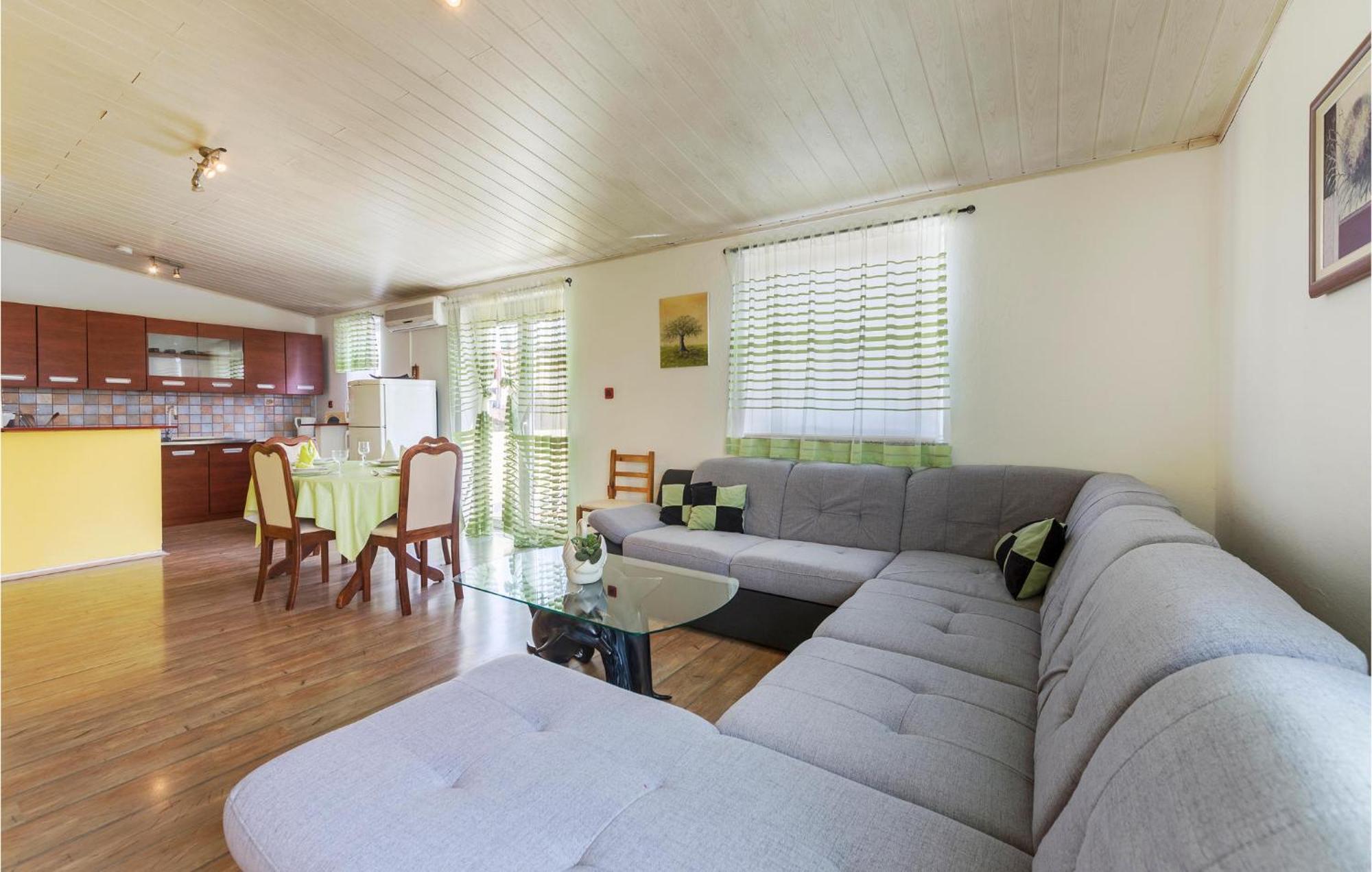 3 Bedroom Gorgeous Apartment In Marčana Εξωτερικό φωτογραφία