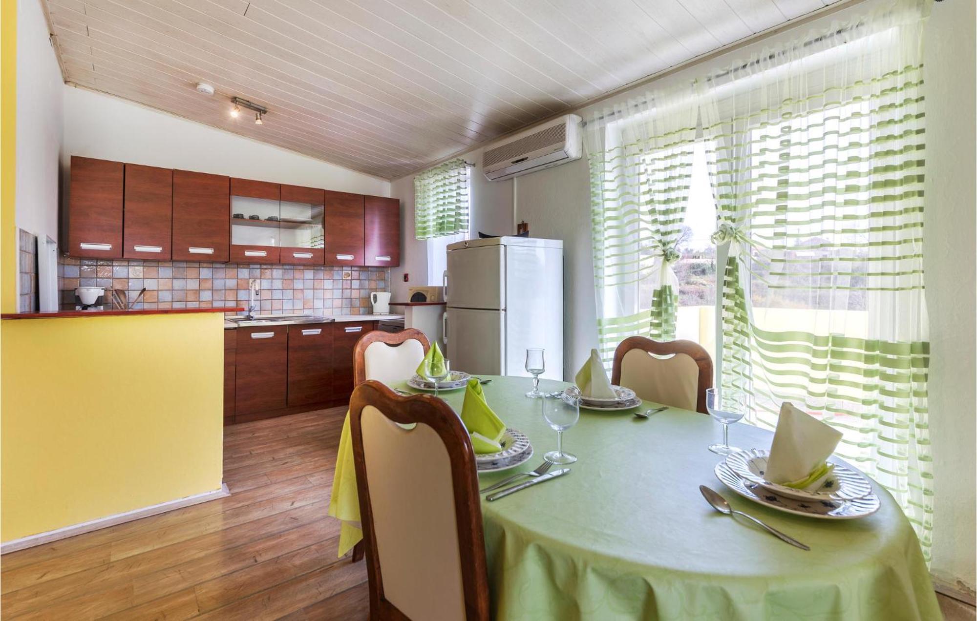 3 Bedroom Gorgeous Apartment In Marčana Εξωτερικό φωτογραφία